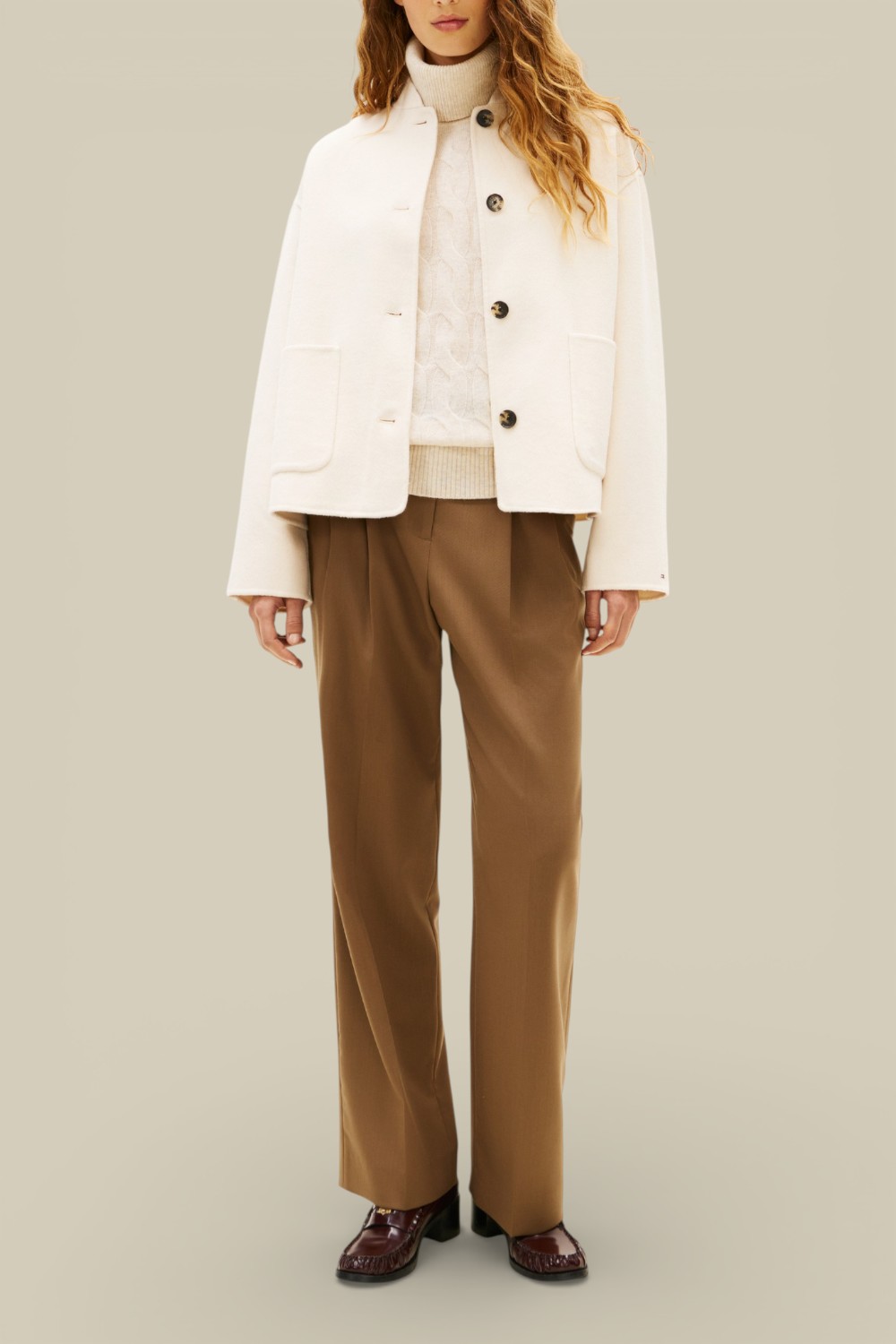 תמונת כל הלוק של ז'קט צמר